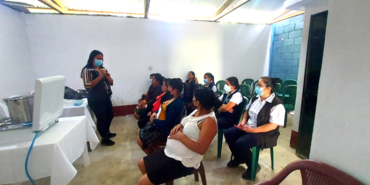 Mujeres conocieron la importancia de la lactancia materna. /Foto: SESAN