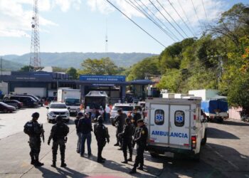 Suman 10 pandilleros salvadoreños expulsados del país