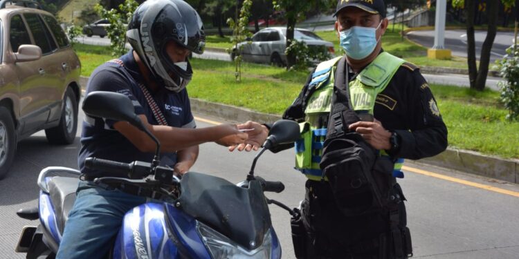 Instan a utilizar casco para evitar accidentes viales