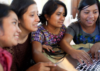 Acciones promueven la inclusión de mujeres y pueblos indígenas en la ciencia. /Foto: ONU Mujeres