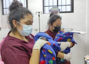 Atienden con éxito parto de gemelos en San Gaspar Chajul