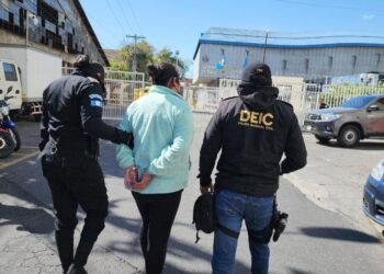 Desarticulan banda de extorsionistas durante 15 allanamientos