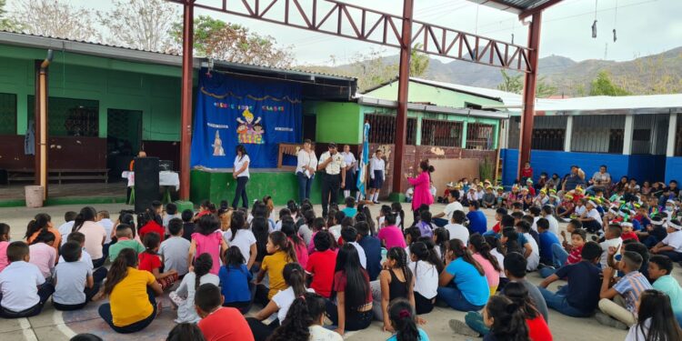 Realizan actividades de prevención en centros educativos