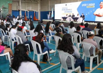 Programa de becas para la capacitación en Atención Integral en Enfermería.