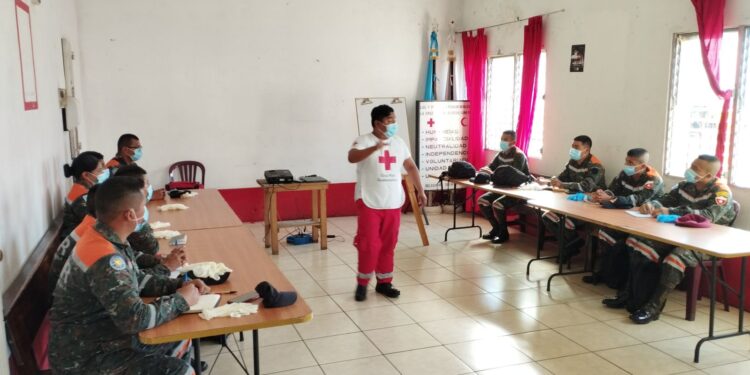 Soldados se capacitan en primeros auxilios