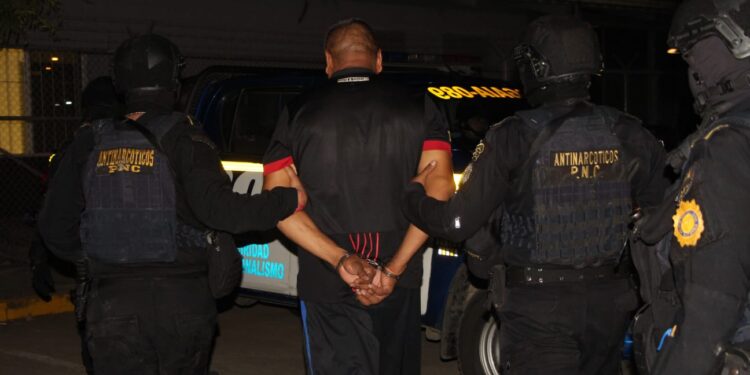 Detienen a mexicano con orden de extradición