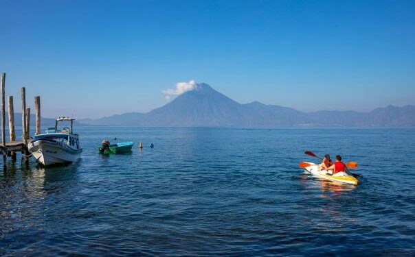Invitan a visitar lago de Atitlán durante Semana Santa
