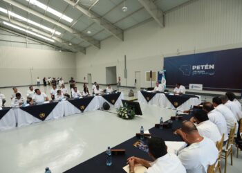 Gobierno central promueve diálogo con autoridades locales en Petén