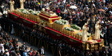 Ropajes sagrados, verdaderas obras de arte