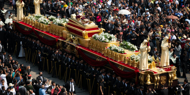 Ropajes sagrados, verdaderas obras de arte