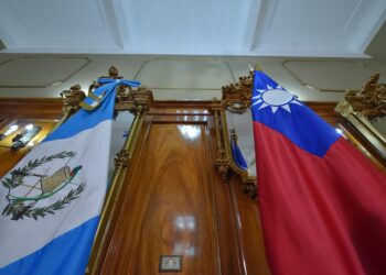 Banderas de Guatemala y República de China (Taiwán)