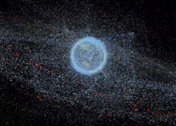 Científicos piden un pacto global que proteja la Tierra de la basura espacial