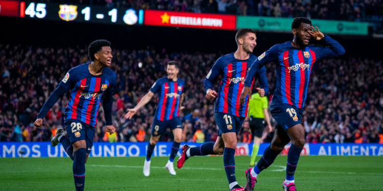 El Clásico es culé y el Barcelona comienza a celebrar el título de Liga