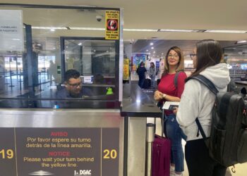 Continúan controles migratorios en el Aeropuerto Internacional La Aurora