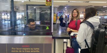 Continúan controles migratorios en el Aeropuerto Internacional La Aurora