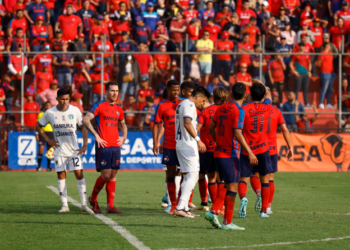 Cremas y rojos reparten puntos en el clásico 325