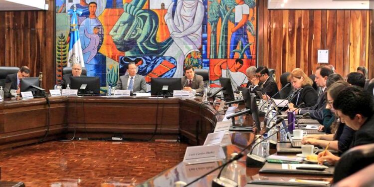 Delegación del FMI visita Guatemala