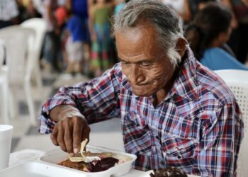 Otorgan alimentos nutritivos a guastatoyanos