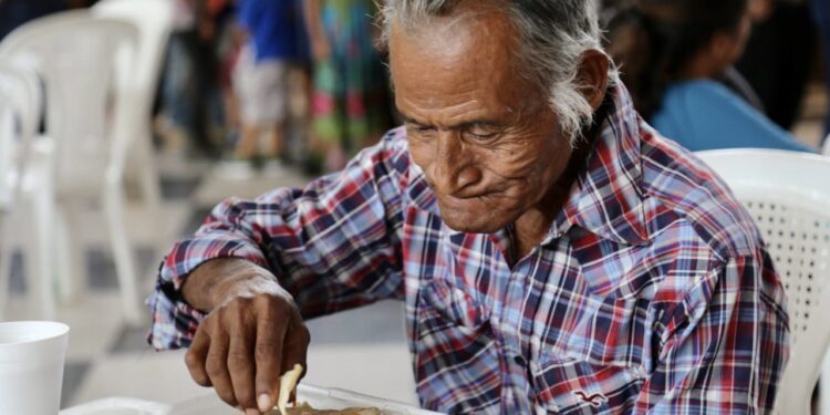 Otorgan alimentos nutritivos a guastatoyanos