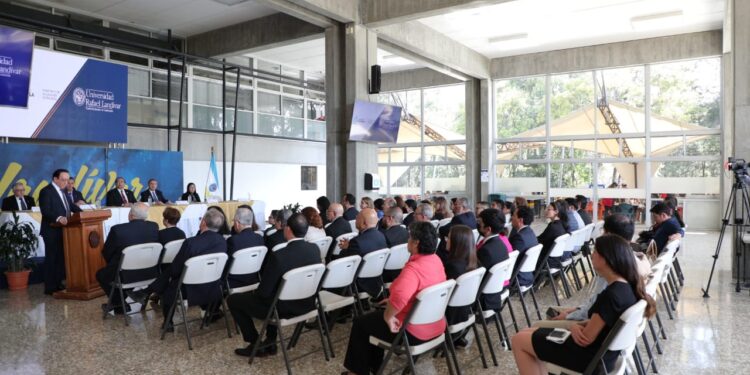 La firma del convenio de realizó en la ciudad capital.