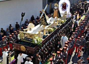 Servidores públicos acompañan a Jesús Nazareno