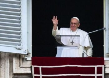 Papa pide que se detenga a “los traficantes de seres humanos”