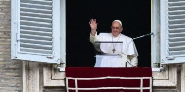 Papa pide que se detenga a “los traficantes de seres humanos”