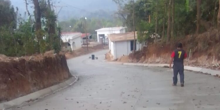 Pavimentación mejora conectividad entre comunidades de Jalapa