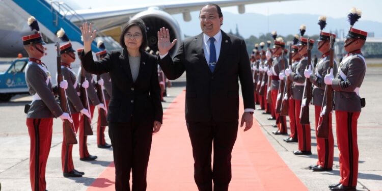 Presidenta de la República de China (Taiwán) arriba a Guatemala