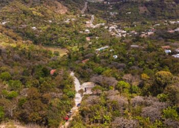 Mejoran conectividad vial en área rural de San Pedro Pinula