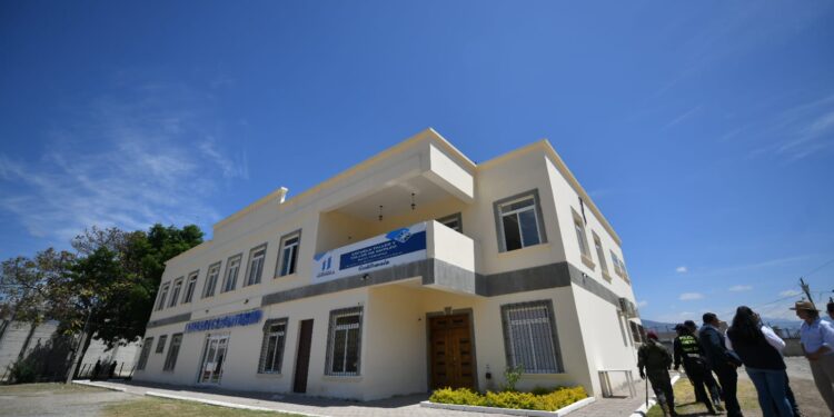 Supervisan avances de escuela taller en Salamá, Baja Verapaz