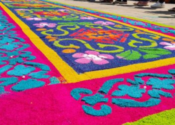 Huehuetecos se preparan para la elaboración de alfombras