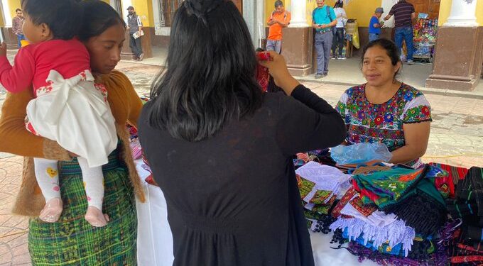 Instituciones apoyan a trabajadoras del hogar y de maquila