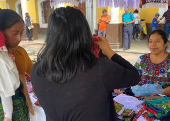 Instituciones apoyan a trabajadoras del hogar y de maquila