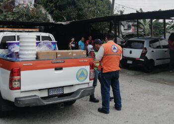 Conred lleva ayuda humanitaria a familias afectadas por incendio