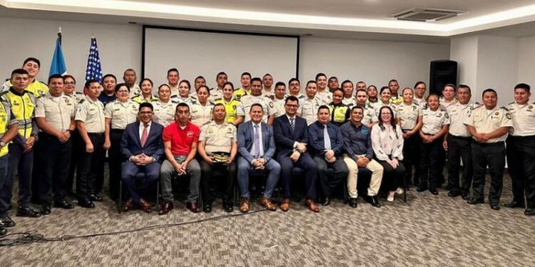 Agentes de PNC culminan segunda fase del programa GREAT