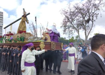 Nazareno y Virgen de Dolores recorren el Centro Histórico