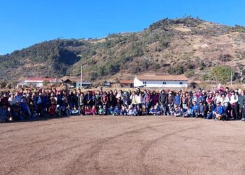 Jóvenes huehuetecos participan en caminata y jornada de limpieza