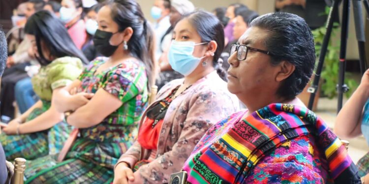 Analizan brecha tecnológica y convivencia de los pueblos indígenas