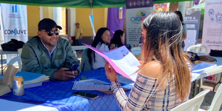 Ofrecen oportunidades laborales a jóvenes huehuetecos