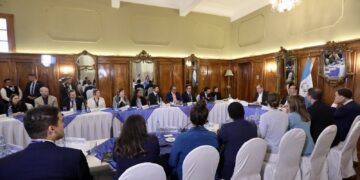 Jefe de Gobierno comparte experiencias de liderazgo con jóvenes del Millennium Leadership Program