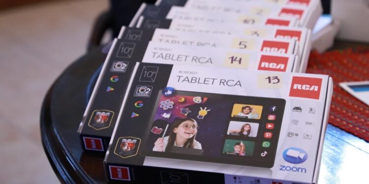 Docentes desarrollan sus competencias digitales