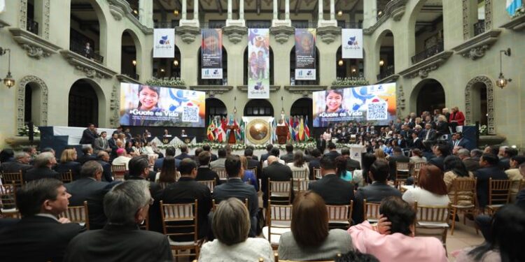 Líderes religiosos nacionales e internacionales refrendan compromiso por la vida y la familia