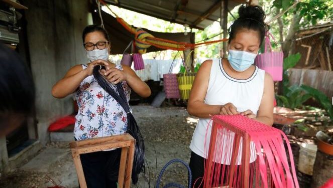 Mujeres se benefician de programas con el apoyo de China (Taiwán). /Foto: SOSEP