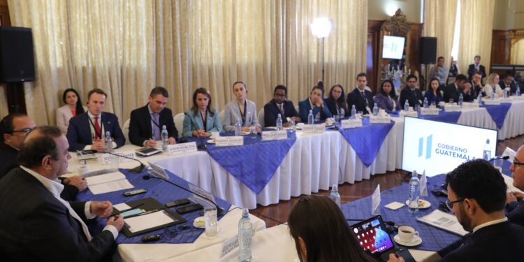 Jefe del Ejecutivo recibe visita de más de 30 líderes del Atlantic Council