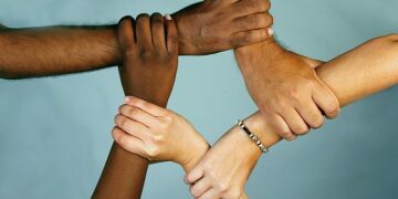 Este día se centra en la urgencia de combatir el racismo y la discriminación racial. Foto: ONUDDHH