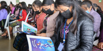 Revista presenta la historia de mujeres en el campo de la ciencia. /Foto: Senacyt