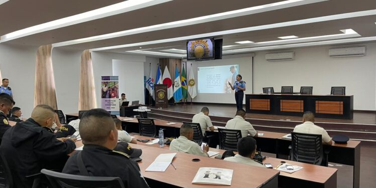 Más de 2 mil 500 mandos de PNC capacitados a través del proyecto Policía Comunitaria Fase II
