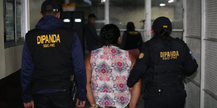 Ejecutan órdenes de captura contra presuntas extorsionistas