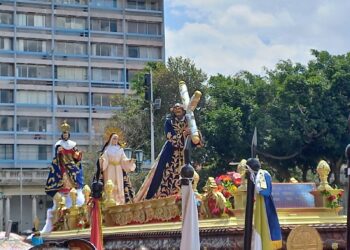 San José acompaña a su hijo y a la Virgen de Dolores